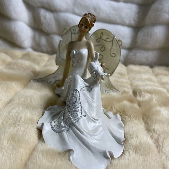 Touch of Class Angel of peace Figurine with pearly white dress &silver . - Picture 3 of 14
